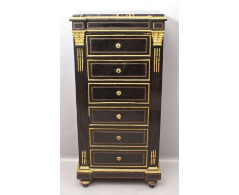 Chiffoniere mit Sekretär, Napoleon III. Schwarz gelacktes Holz (Eichenkorpus) mit Bronze-Zierbeschlägen und Fadeneinlagen aus