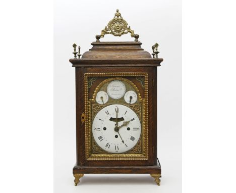 Barocke Stockuhr von Johann Böhm in Gaunerstorf. Rechteckiges, dreiseitig verglastes Eichengehäuse auf vergoldeten Bronzefüße