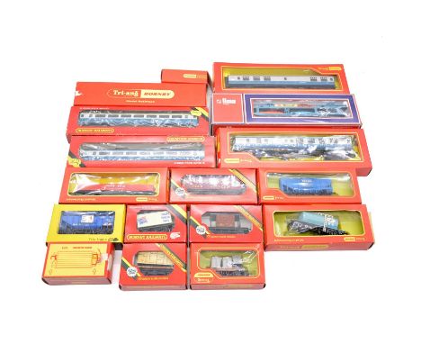 Hornby, Trix, Lima and Triang OO gauge model railway freight cars and passenger coaches, seventeen including Lima car transpo