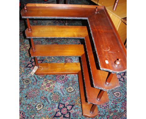 A circa 1900 mahogany corner four-tier open shelf, raised on turned supports, 76x76cm