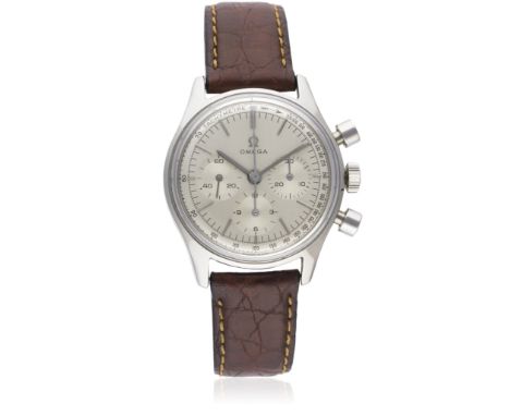 A GENTLEMAN'S STAINLESS STEEL OMEGA CHRONOGRAPH WRIST WATCH CIRCA 1950s, REF. 2451 D: Brushed silver dial with silver batons 