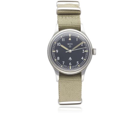 A GENTLEMAN'S STAINLESS STEEL BRITISH MILITARY SMITHS WRIST WATCH DATED 1969 D: Black dial with Arabic numerals, military arr
