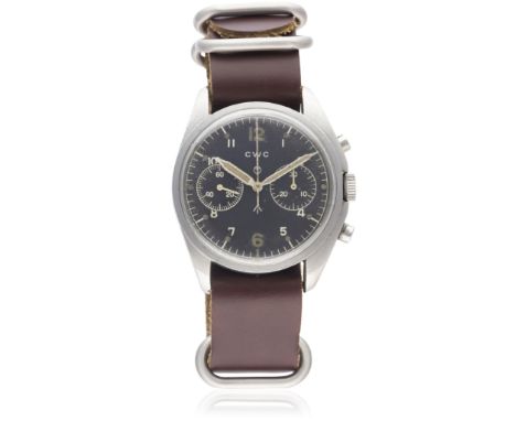 A GENTLEMAN'S STAINLESS STEEL BRITISH MILITARY CWC RAF PILOTS CHRONOGRAPH WRIST WATCH DATED 1977  D: Black dial with Arabic n