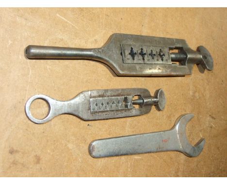 VINTAGE CLOCK WATCHMAKERS ADJUSTABLE SCREW PLATE THREADING TOOLS ( 2 ) & VINTAGE BONNEY USA SPANNER