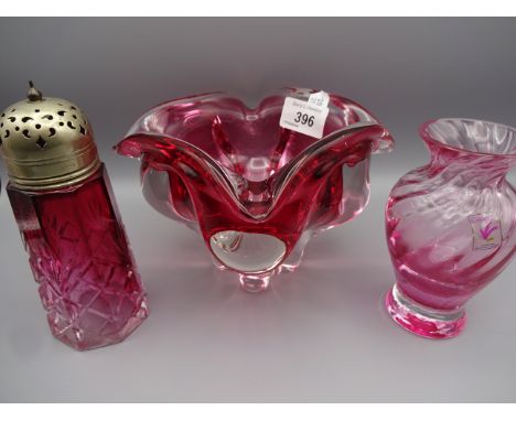 5 PIECES OF CRANBERRY GLASS INCLUDING MURANO BOWL AND SUGAR SHAKER AND PIECE OF CAITHNESS CRYSTAL 