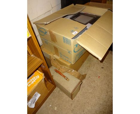 LARGE QUANTITY OF SLIDES PLUS PROJECTOR AND SCREEN