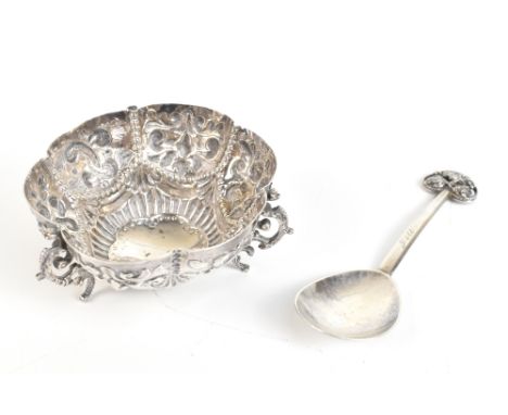 PAIRPOINT BROTHERS; an Arts &amp; Crafts George V hallmarked silver preserve spoon with cast foliate finial and hammered fini