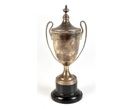 WALKER &amp; HALL; a George V hallmarked silver twin handled trophy cup and cover with twin loop handles and reeded circular 