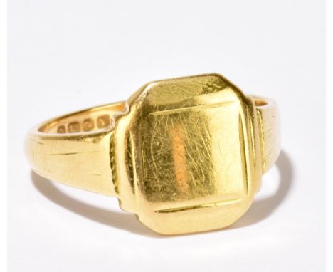 An 18ct yellow gold signet ring with vacant platform, maker’s mark SH, Birmingham 1920, size P1/2, approx 5.8g.Additional Inf