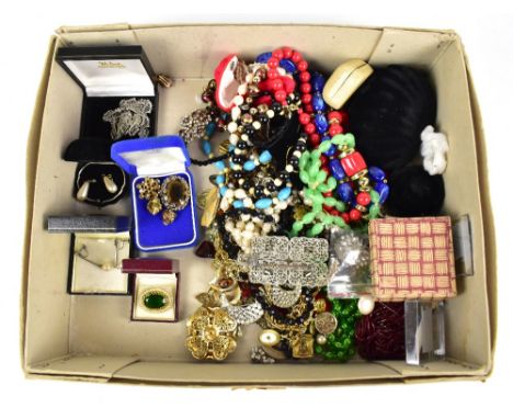 A quantity of costume jewellery&nbsp;including beaded necklaces, costume brooches, faux pearl drop earrings, silver ring, a s