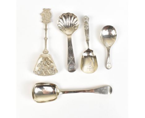 THOMAS WHEATLEY; an early 19th century hallmarked silver caddy spoon with bright cut detail and scallop moulded bowl, Newcast