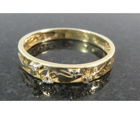 A 9ct Gold and Diamond Ring, 2.3g 