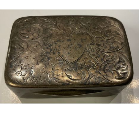 A silver snuff box, chased cover, Birmingham 1920 