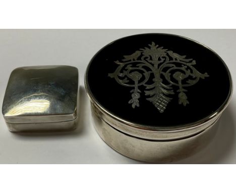 A 19th century silver snuff box, the tortoise shell cover inlaid with silver, 5.5cm diameter; a silver pill box, hinged cover