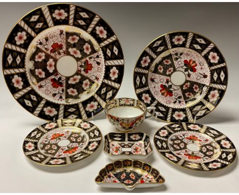 A Royal Crown Derby Imari palette 2451 pattern dinner plate, side plate and pair of tea plates; a two trinket dishes and a Ki