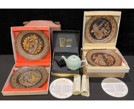 A set of four Denby Tutankhamun plates, boxed; a Denby bicentenary teapot, limited edition 304/3,000, boxed 