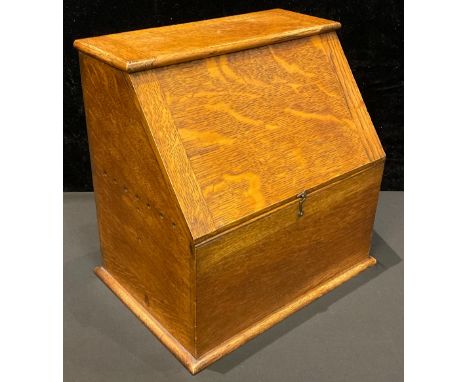 An Edwardian light oak slope front stationery box, hinged cover, unfitted, 29cm high, 30cm wide 