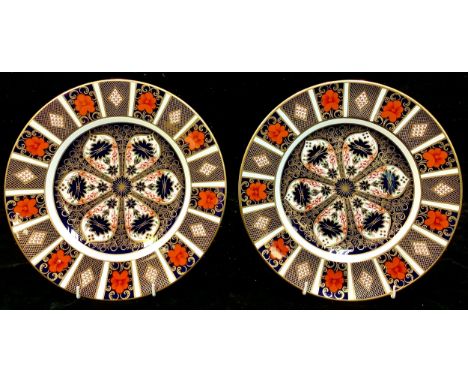 A pair of Royal Crown Derby Imari 1128 pattern dinner plates, 1st quality 