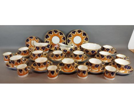 Barr, Flight and Barr Worcester porcelain tea and coffee service, early 19th Century comprising eleven teacups, six coffee ca