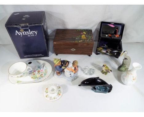 A good lot to include an Aynsley Wild Tudor ceramic tray and an Oban style cup, a Wedgwood vase in the Campion pattern, Wedgw