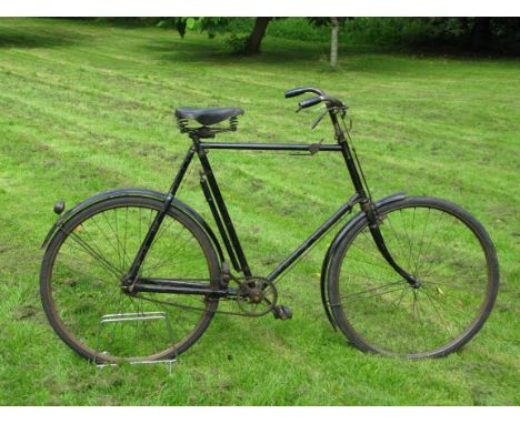 *c1915 Triumph Co., Ltd, 'Gloria' (?) gentleman's roadster. An imposing machine with a 25-inch black enamelled frame with its