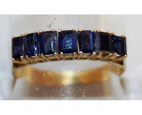 A GOOD SEVEN STONE SAPPHIRE RING in 22ct yellow gold.