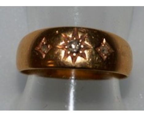 AN 18CT YELLOW GOLD AND DIAMOND GYPSY RING.