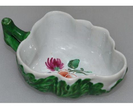 AN 18TH CENTURY DOCCIA PICKLE DISH of leaf shape with twig, the exterior painted in green.