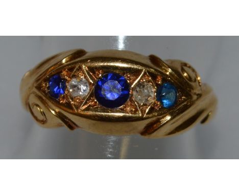 AN 18CT YELLOW GOLD, SAPPHIRE AND DIAMOND RING.