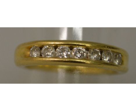 A HEAVY 18CT GOLD AND DIAMOND RING.