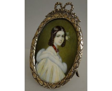 A SUPERB DUTCH OVAL PORTRAIT, THREE QUARTER LENGTH OF A YOUNG LADY, roses in her hair and mink ruff, 3.25ins x 2.25ins, in a 