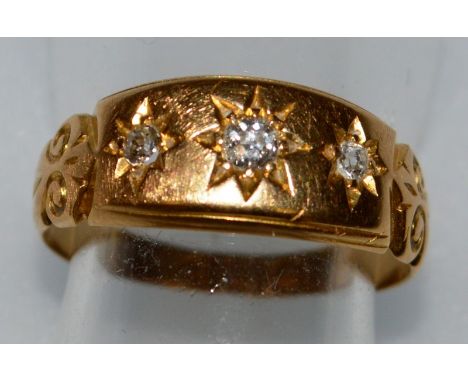 AN 18CT YELLOW GOLD AND DIAMOND GYPSY RING.