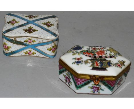 A 19TH CENTURY PARIS BOX AND COVER IN CHINESE STYLE, a Paris porcelain Sevres type box and cover with flowers and ribbons, a 