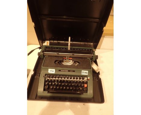 Silver reed typewriter 500 in carry case