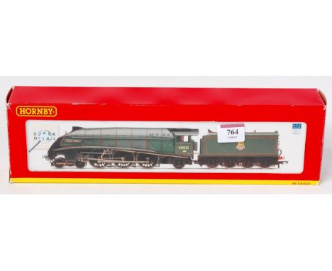 A Hornby R2615 BR green class A4 engine and tender 'Wild Swan' DCC ready (G-BG)