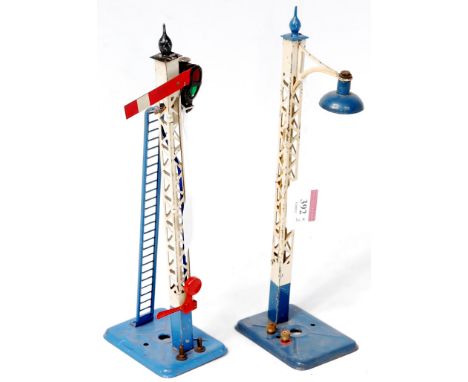 Hornby 1933 No. 1E lamp standard, blue base, lamp and finial ,chips to lattice post, with a 1933 No. 2E single arm Home signa