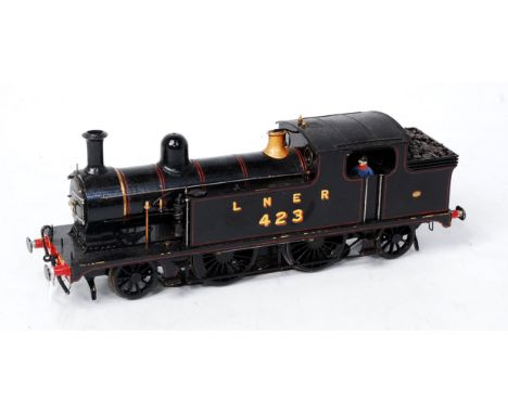 LNER black 2-4-2 tank engine No. 423 fitted with large skate pickup and link couplings (G-VG)