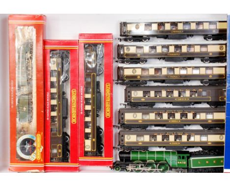 Tray containing boxed Hornby BR later period green 'Mallard' engine and tender (G-BF), 2 boxed Pullman brake coaches (G-BG), 