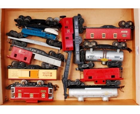 A large tray containing 10 Lionel wagons including bogie Sunuco, 2x bogie caboose - one missing, bogie axle and wheels, bogie