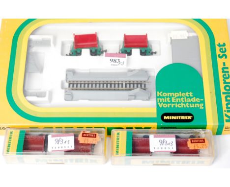 A Minitrix narrow gauge 3260 Kipploren (hopper car) set (G-BG) and 2 additional sets of 3255 hopper wagons (G-BG)