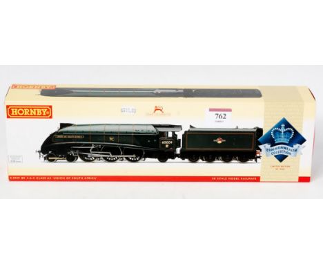 A Hornby R2909 Commonwealth Collection (1,000 made) class A4 engine and tender BR green 'Union of South Africa', DCC ready (M