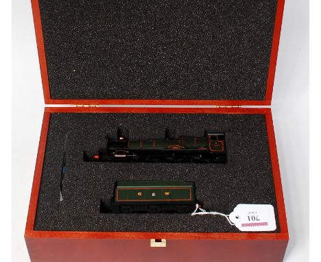 A Bachmann wooden presentation box with certificate 199/2000 containing GW 'Ravingham Hall' engine and tender, with instructi