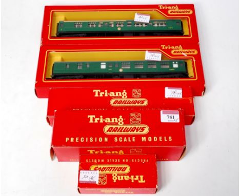 A Triang R3568/R38 'Winston Churchill' engine and tender (G-BG) together with R229, R622, R623 BR southern region coaches (G-