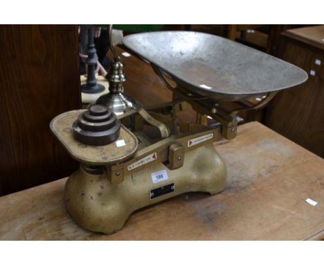 A set of vintage W & T Avery Army issue scales, 1975 issue plate, 37-41-160, with weights