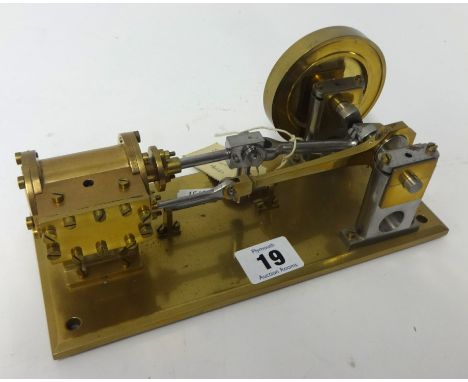 A single cylinder reciprocating stationary engine model, 22cm x 9cm.