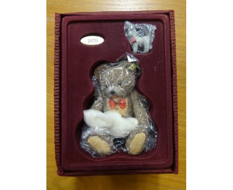 Steiff, miniature collectors bear, 1970 Zotty Bear, boxed.