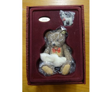 Steiff, miniature collectors bear, 1970 Zotty Bear, boxed.