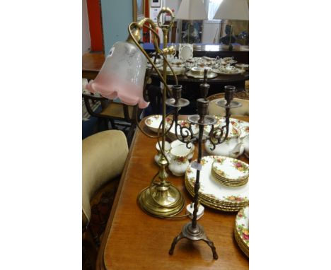 A rising brass table lamp with glass shade and a metal candelabra (2).