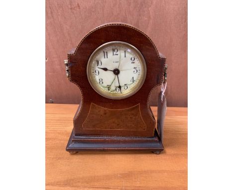 AN EDWARDIAN INLAID '8 DAY' MANTLE CLOCK WITH WALNUT PANEL 
