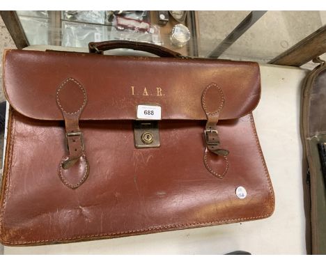 A VINTAGE LEATHER BRIEF CASE 